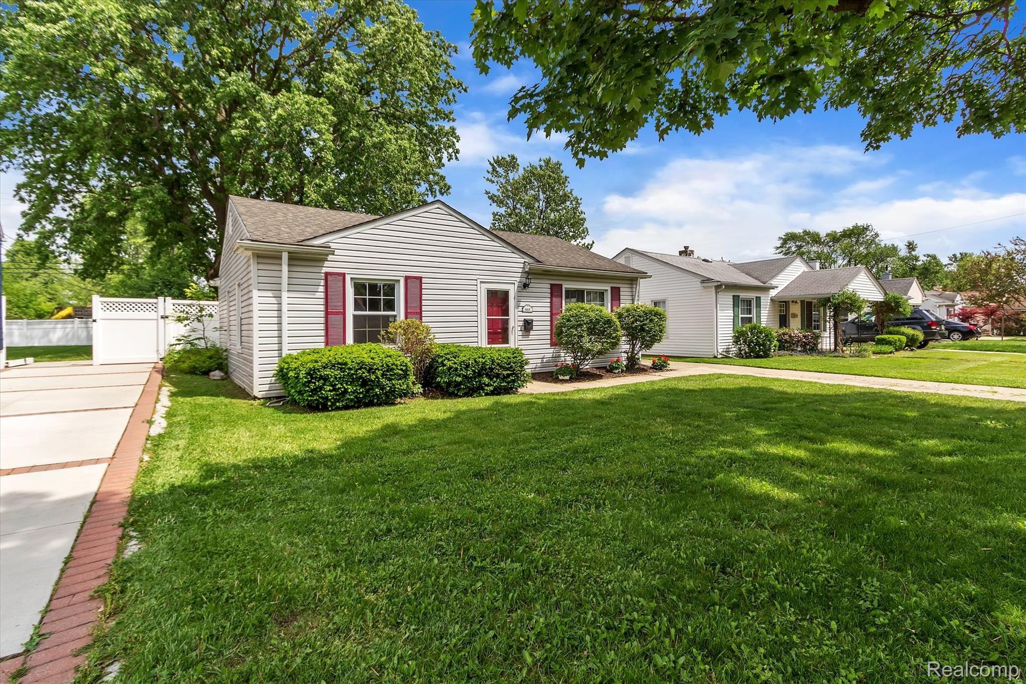4010 Durham Road Royal Oak, MI 48073 - Photo 2 of 27 02-4010-Durham-Rd-WindowStill-Real-Estate-Photography-2.jpg