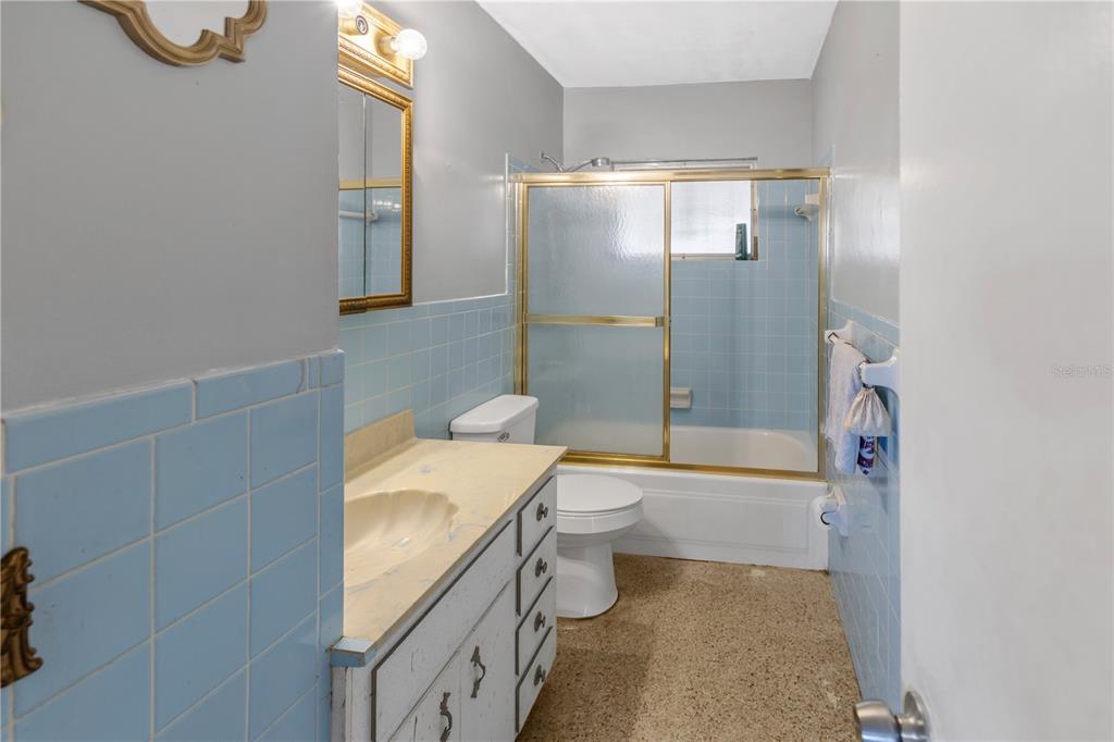 310 Kenmore Road Brandon, FL 33511 - Photo 18 of 33 a bathroom with a granite countertop bathtub sink vanity and toilet