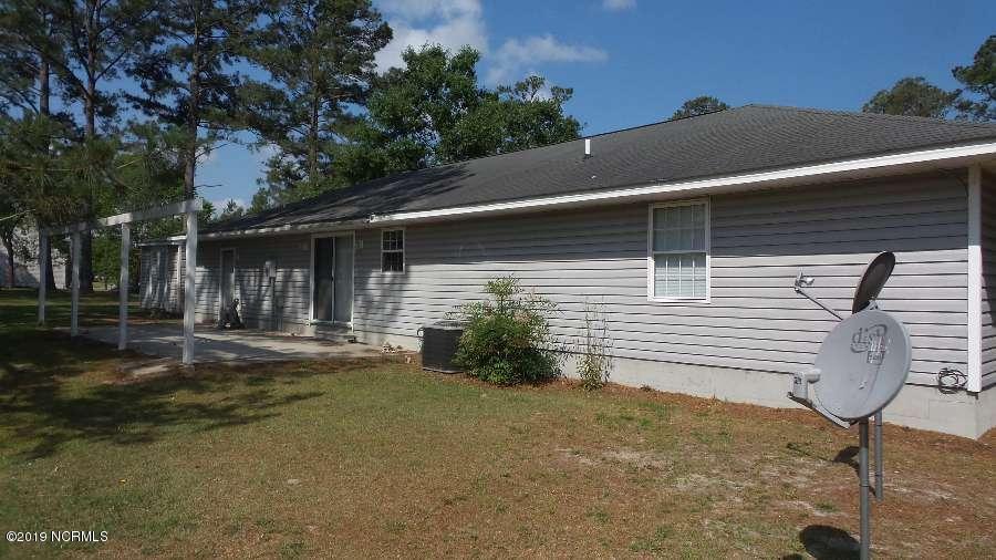 851 Roberts Road Newport, NC 28570 - Photo 4 of 15 851 Roberts Road Back view_resized