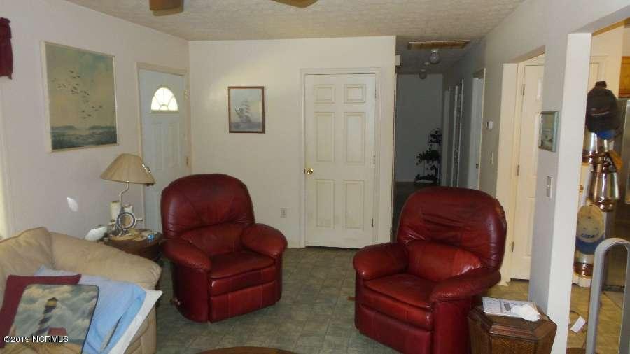 851 Roberts Road Newport, NC 28570 - Photo 6 of 15 851 Roberts Road LR (2)_resized