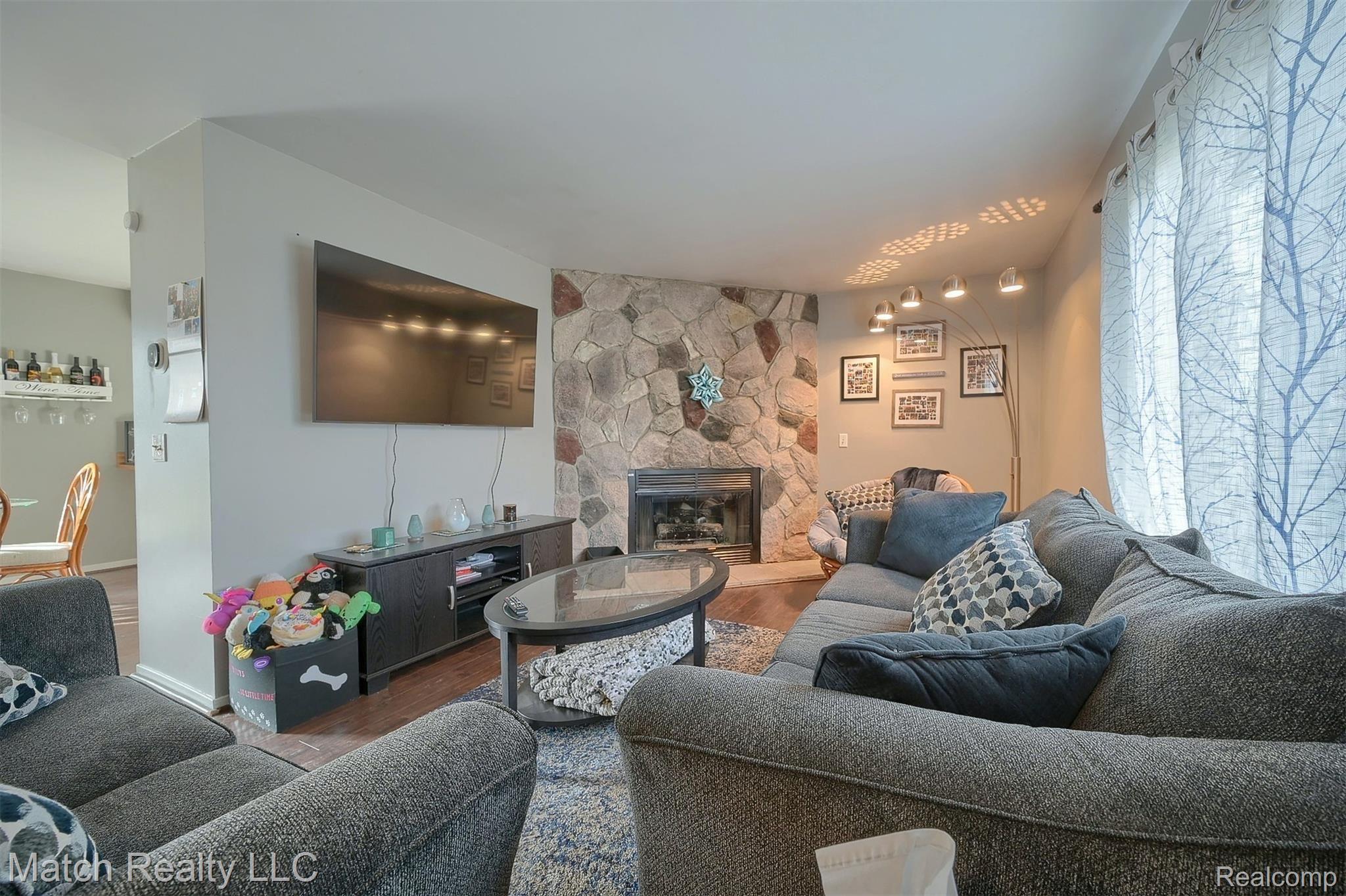 271 North Willard Road Canton, MI 48187 - Photo 5 of 31 5-Great-Room.jpg