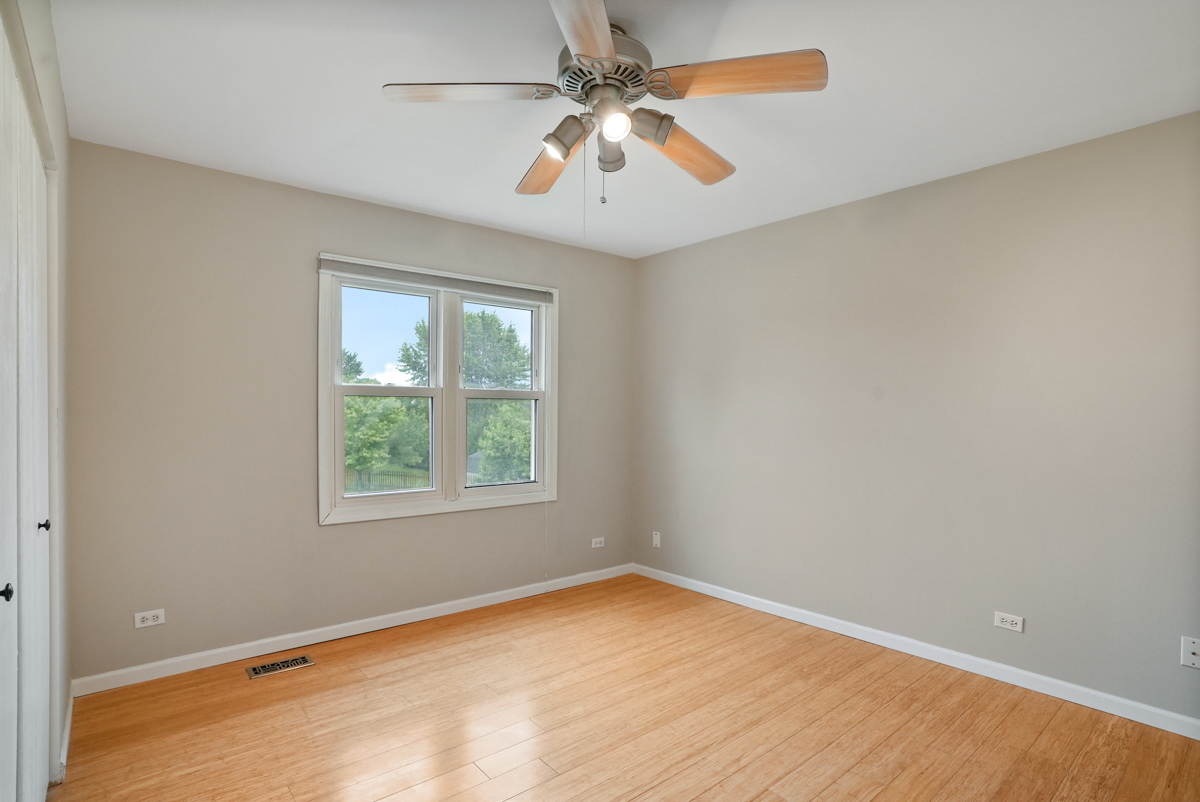 545 Ridgefield Drive Roselle, IL 60172 - Photo 15 of 24