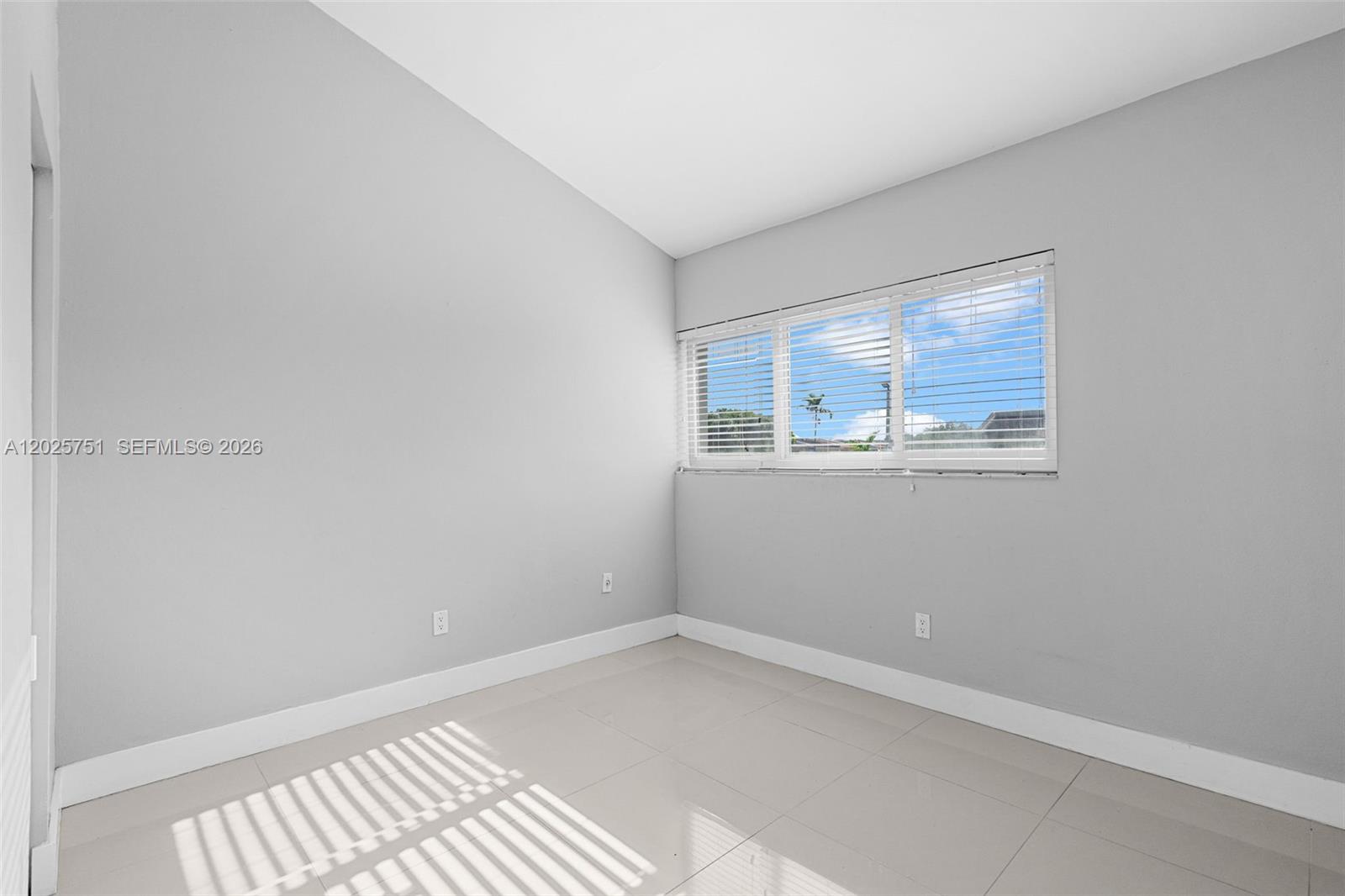 14357 Kendale Lakes Circle Miami, FL 33183 - Photo 37 of 67