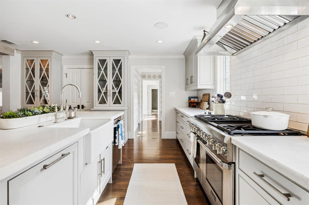 7114 Azalea Lane Dallas, TX 75230 - Photo 11 of 40