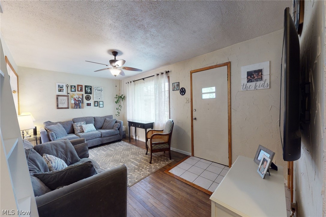 9853 Pekin Road Novelty, OH 44072 - Photo 2 of 27 Gallery Image 2
