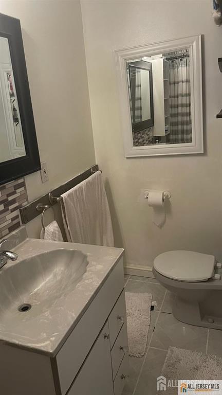 102 Gracey Street Edison, NJ 08817 - Photo 14 of 16 a bathroom with a sink toilet and mirror