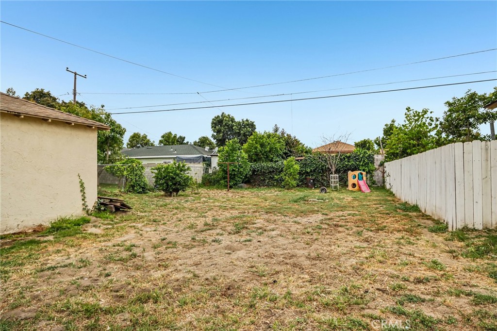 311 North Locust Avenue Compton, CA 90221 - Photo 25 of 38