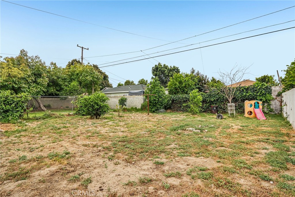 311 North Locust Avenue Compton, CA 90221 - Photo 26 of 38