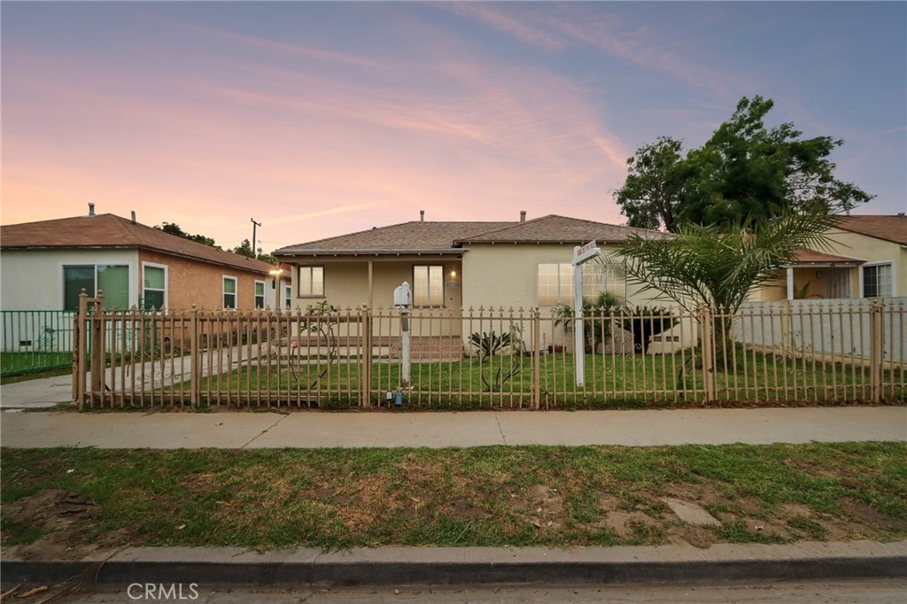 311 North Locust Avenue Compton, CA 90221 - Photo 4 of 38