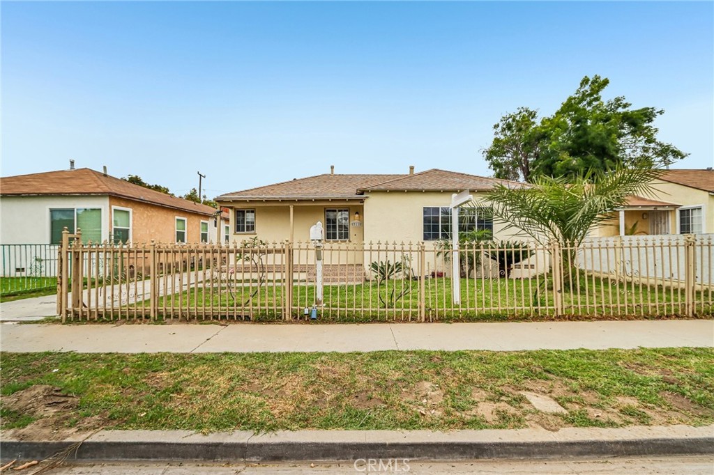 311 North Locust Avenue Compton, CA 90221 - Photo 5 of 38