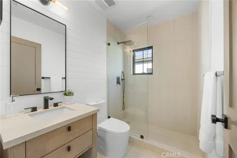 a bedroom with bed and a mirror