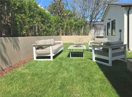 a view of a house with backyard and porch