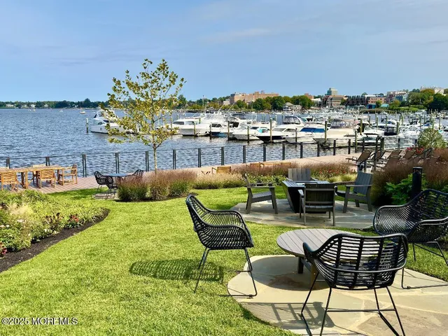 $4,200 | 122 Bodman Place, Unit B5, Red Bank, NJ 07701