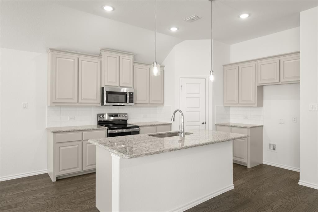 1128 Avery Road Granbury, TX 76049 - Photo 18 of 30 1128 Avery- Kitchen-2