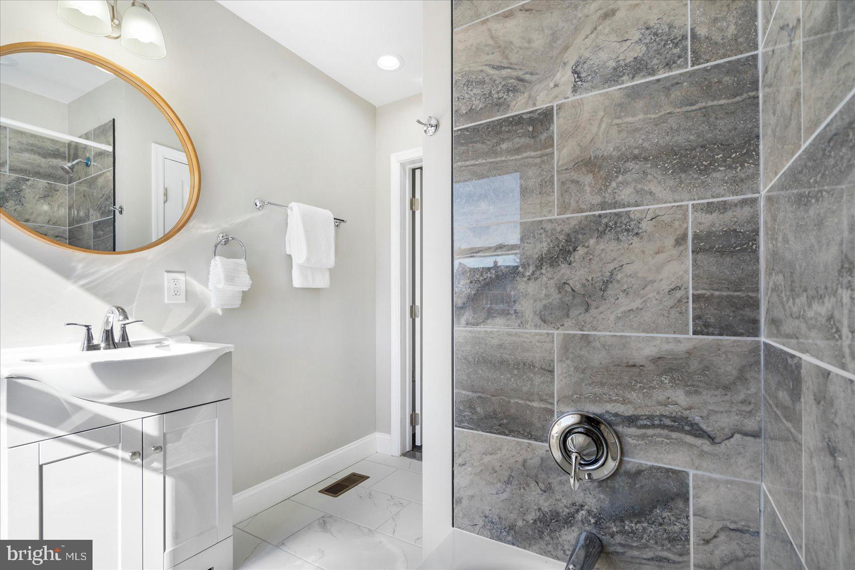 1336 Silverthorne Road Baltimore, MD 21239 - Photo 17 of 41