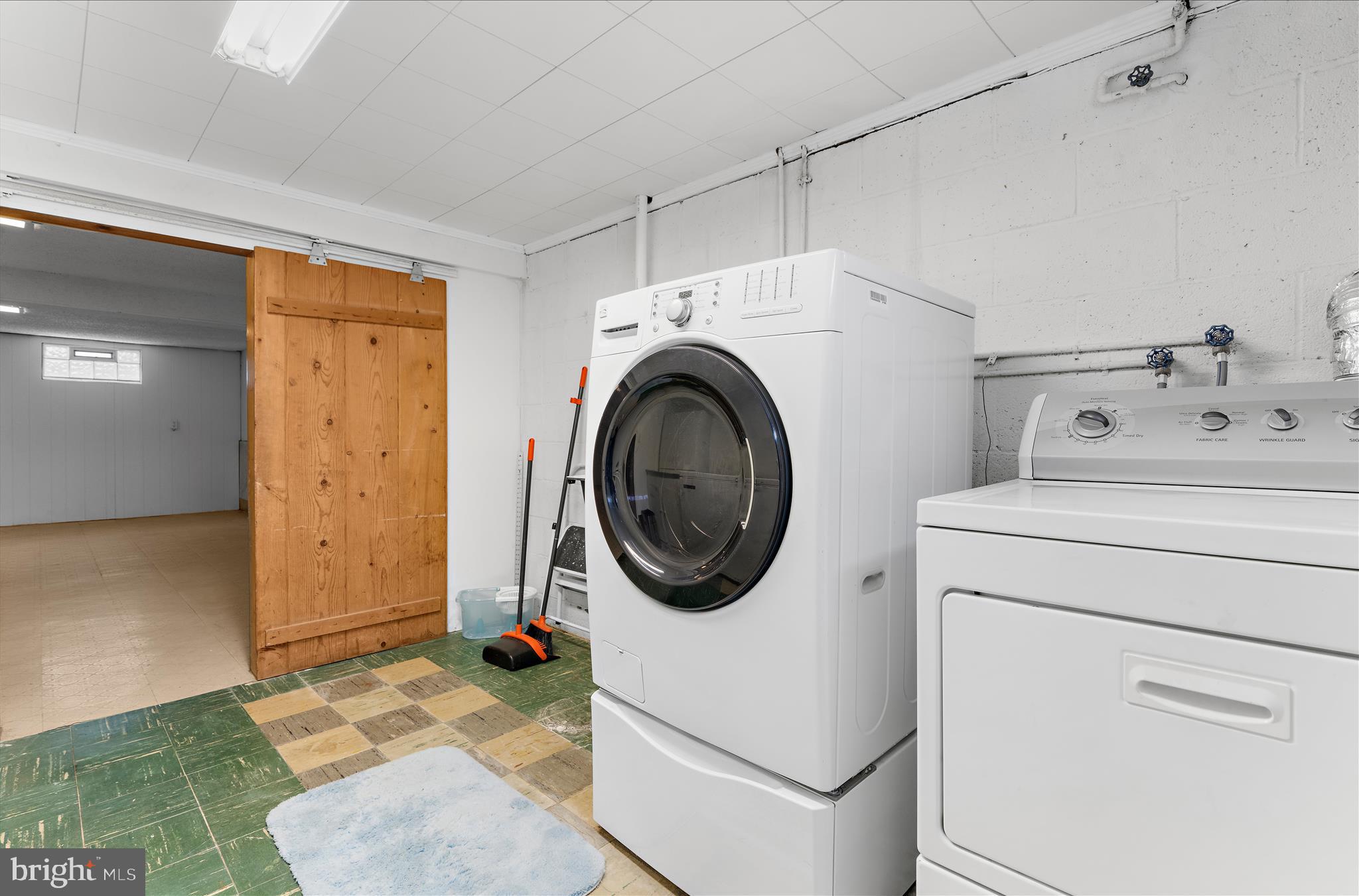 534 Cleveland Road Linthicum Heights, MD 21090 - Photo 25 of 30 a utility room with dryer and washer
