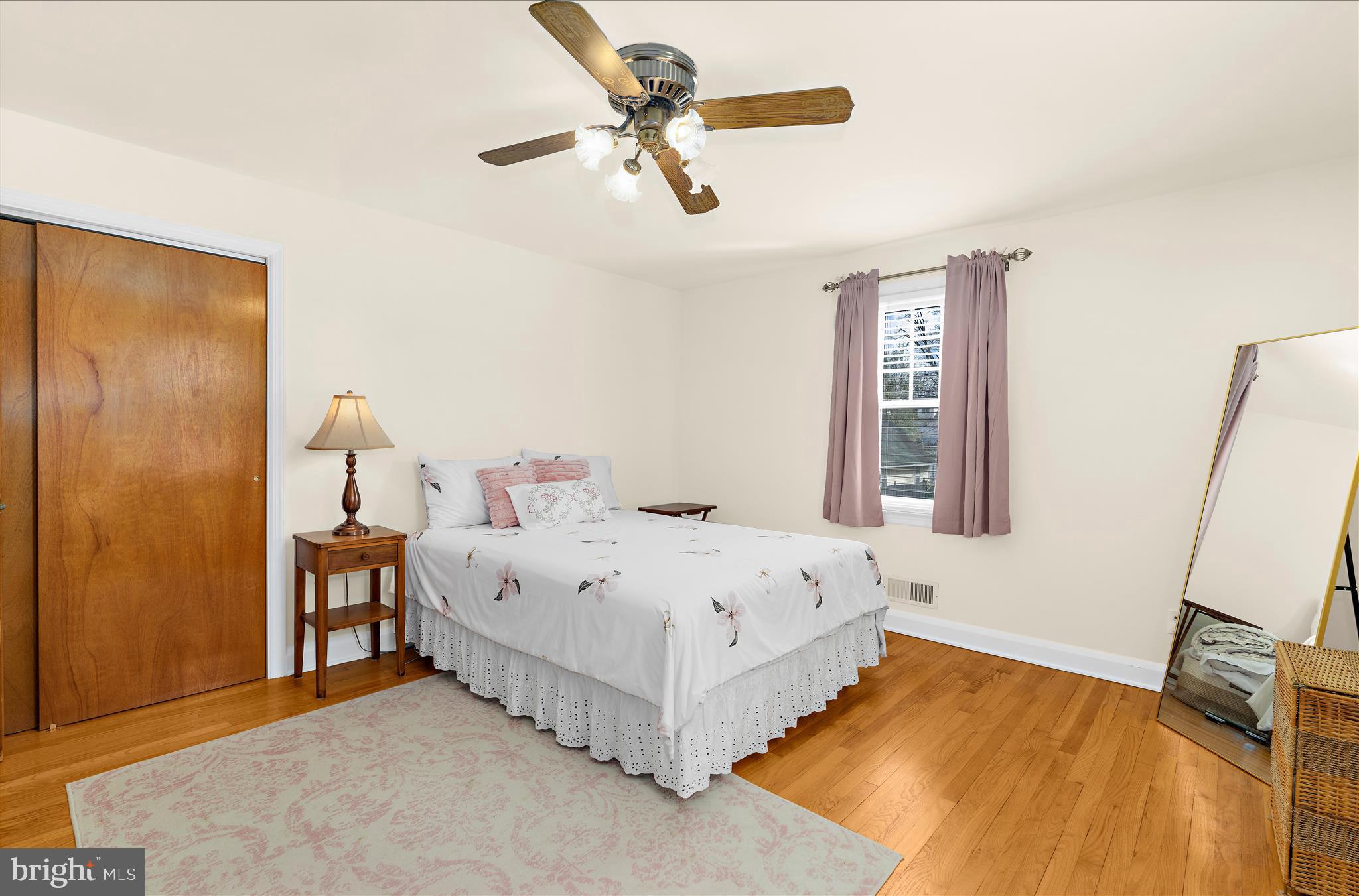 534 Cleveland Road Linthicum Heights, MD 21090 - Photo 10 of 30 a bed room with a bed and a chandelier