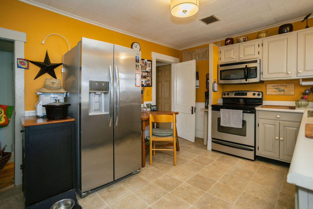 140 Maple Avenue Farmington, ME 04938 - Photo 11 of 63 taylor-kaminsky-photo-9