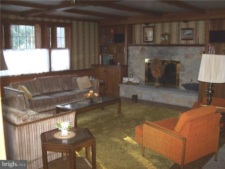 74 Somerset Road Huntingdon Valley, PA 19006 - Photo 3 of 14