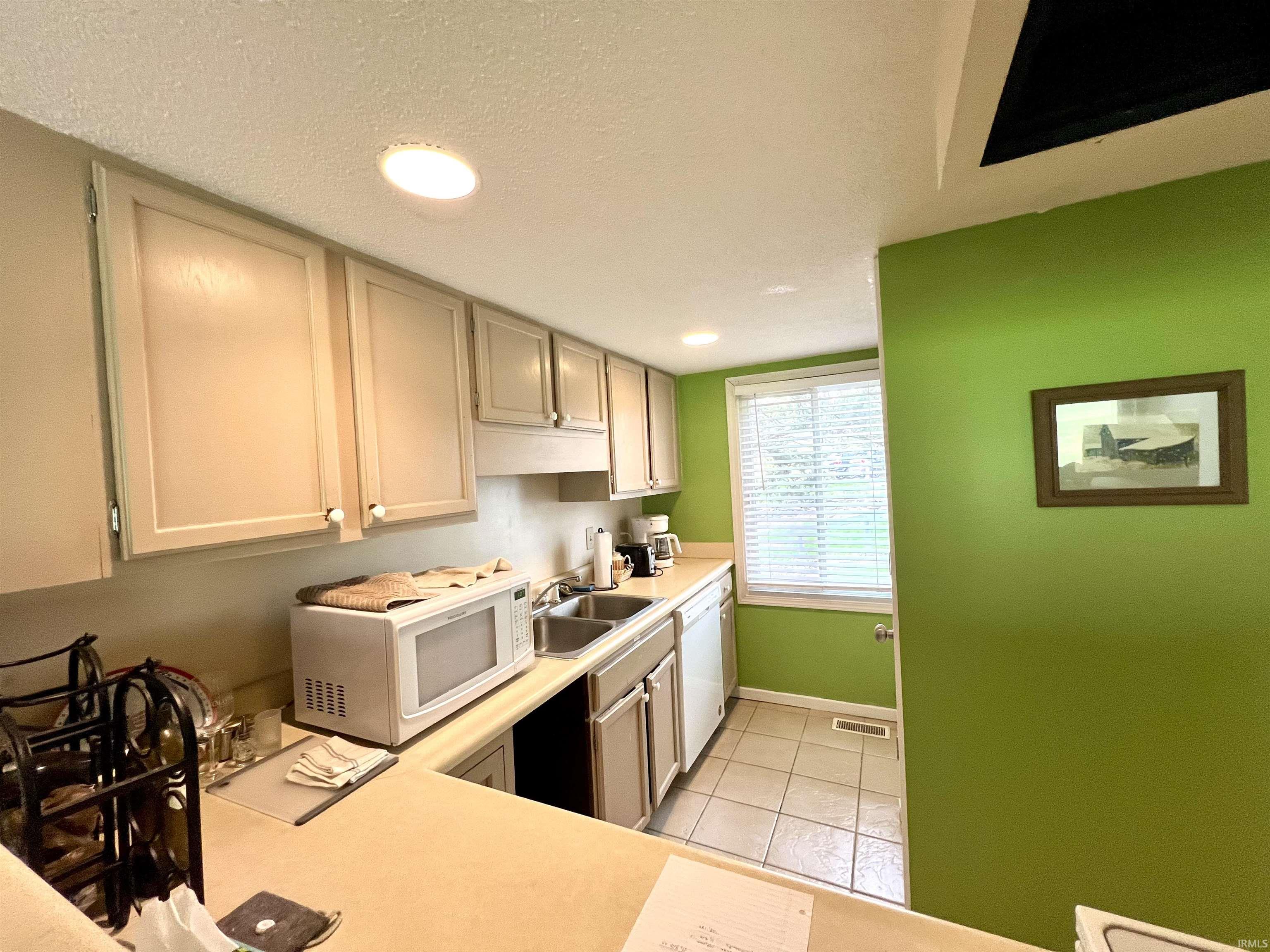 9019 South Pointe Ridge Lane Bloomington, IN 47401 - Photo 6 of 10 Gallery Image 6