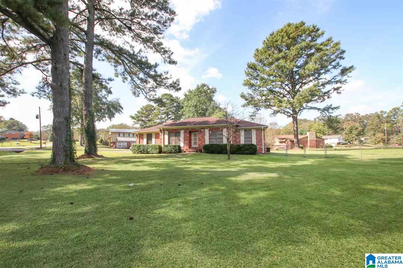 908 Crestview Drive Adamsville, AL 35005 - Photo 2 of 31