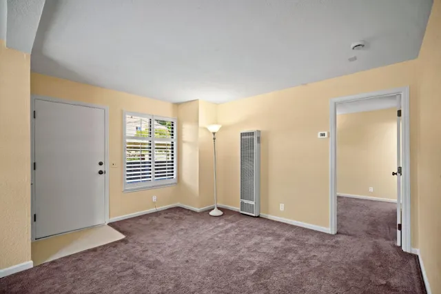 a view of livingroom with furniture