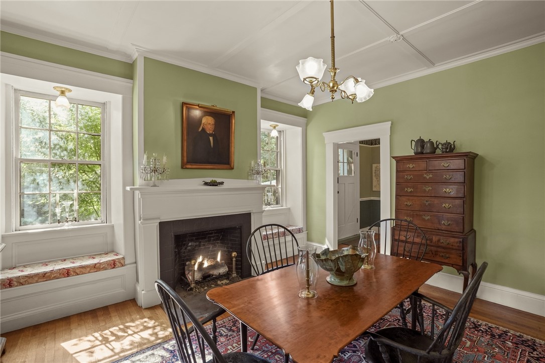 291 High Street Bristol, RI 02809 - Photo 9 of 41 Window seats