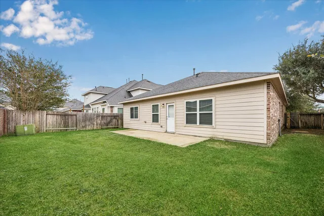 a view of a back yard of the house