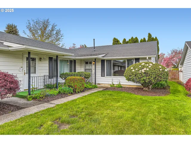 a view of a house with a backyard