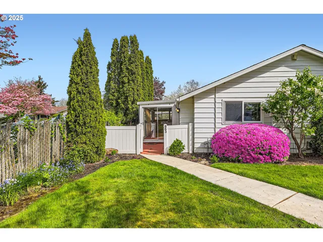 a view of a house with a yard