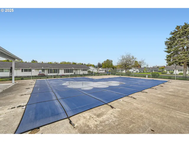 a view of a tennis court