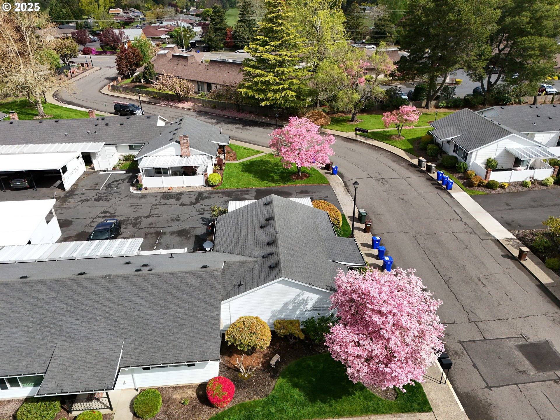 863 Northeast Fleming Avenue, Unit B10 Gresham, OR 97030 - Photo 34 of 38 view of outdoor space and yard