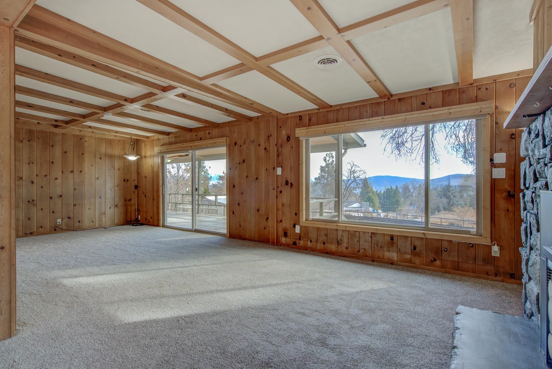 208 Humbug Road Yreka, CA 96097 - Photo 10 of 38 Gallery Image 10