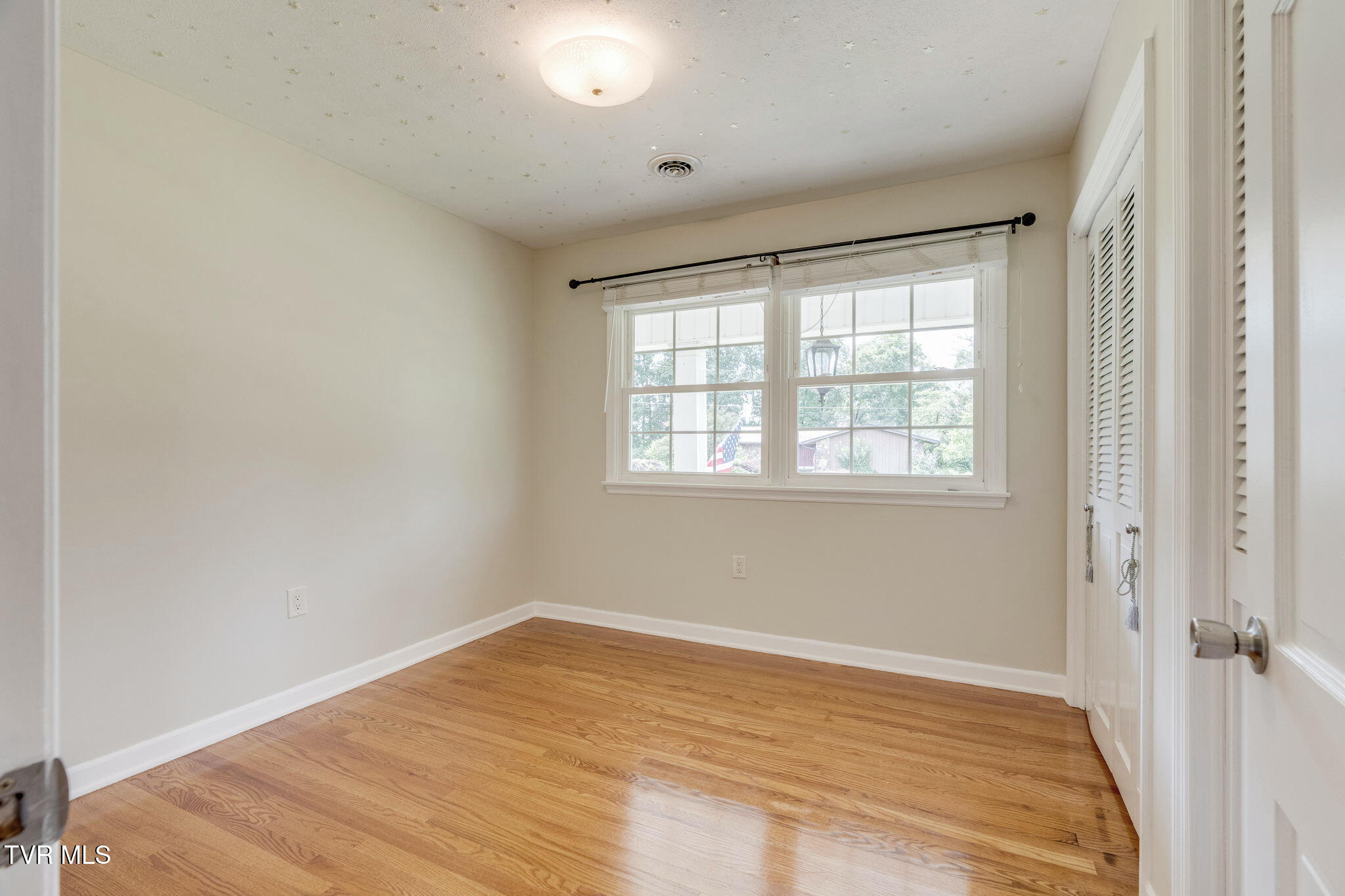 2125 Bonaire Road Kingsport, TN 37660 - Photo 23 of 49 014a-Bedroom 2