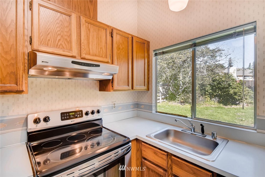 16624 6th Avenue Southeast Bothell, WA 98012 - Photo 9 of 24