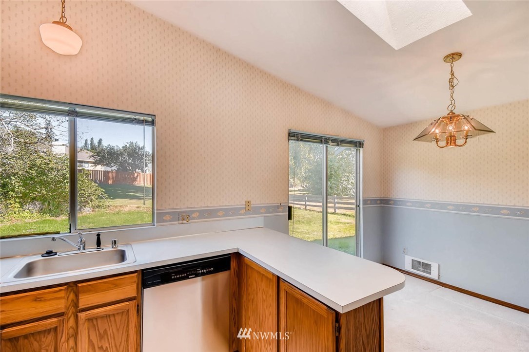 16624 6th Avenue Southeast Bothell, WA 98012 - Photo 10 of 24