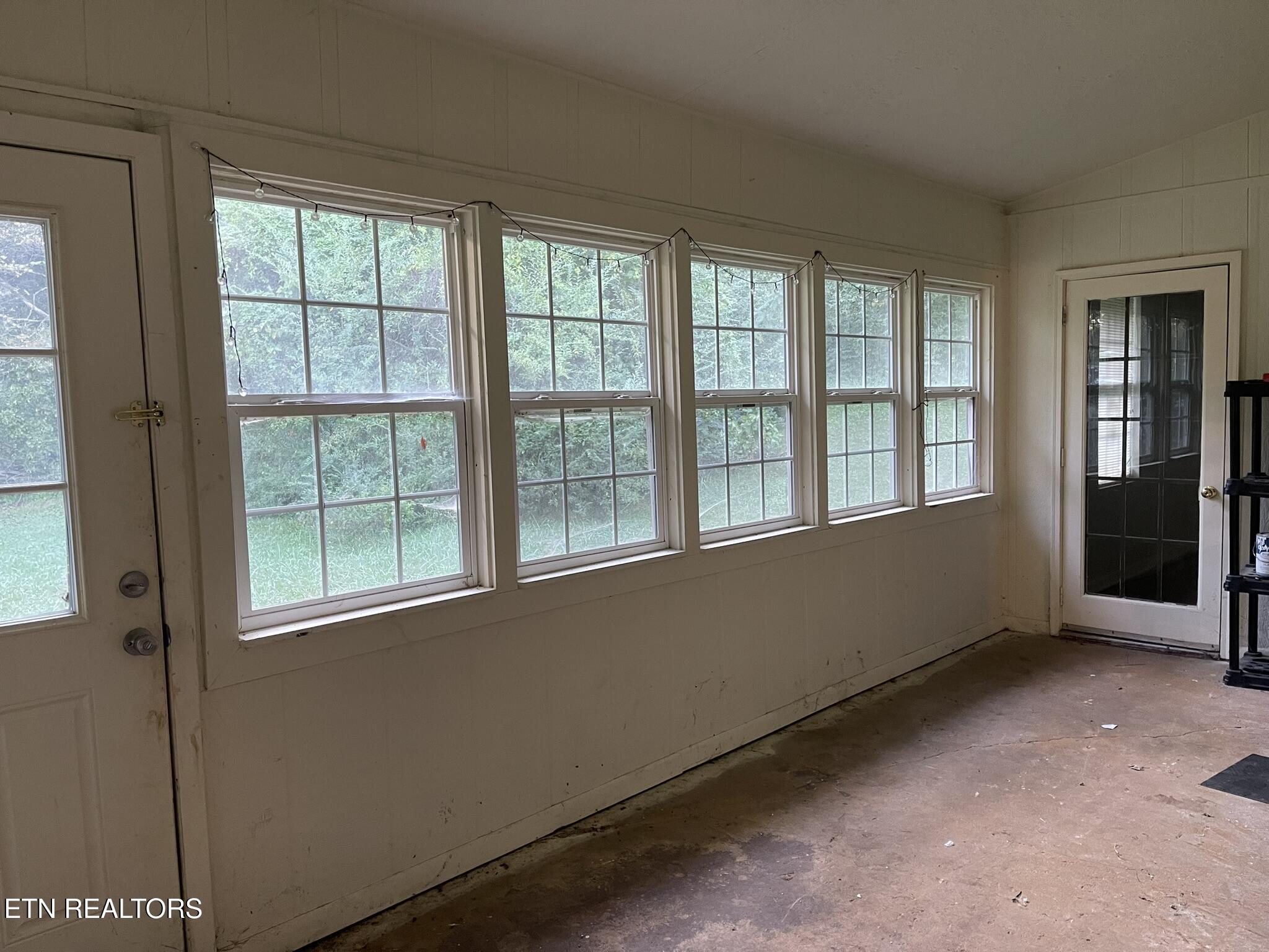 4656 Singleton Station Road Louisville, TN 37777 - Photo 13 of 20 Sunroom