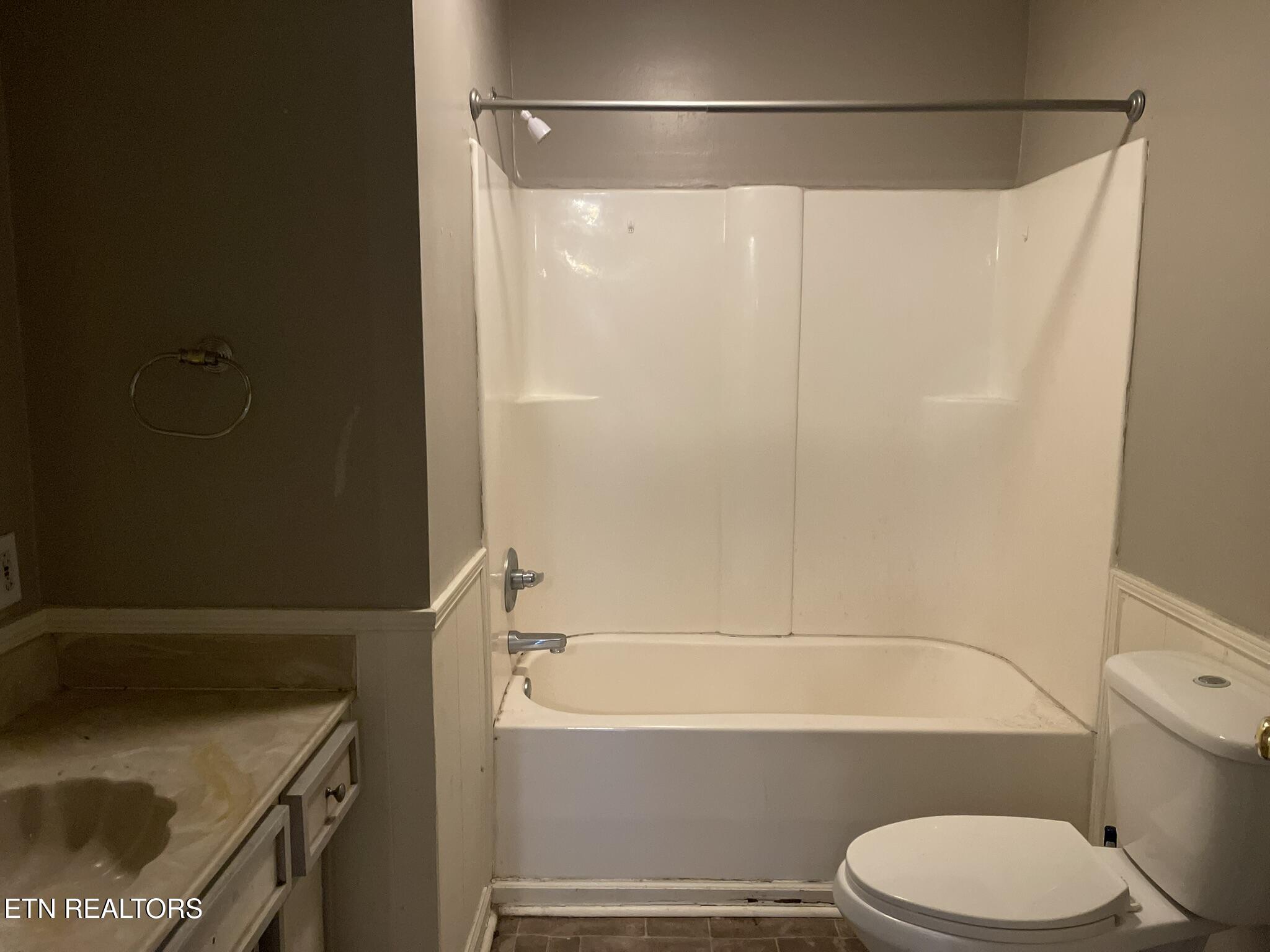 4656 Singleton Station Road Louisville, TN 37777 - Photo 17 of 20 Bathroom