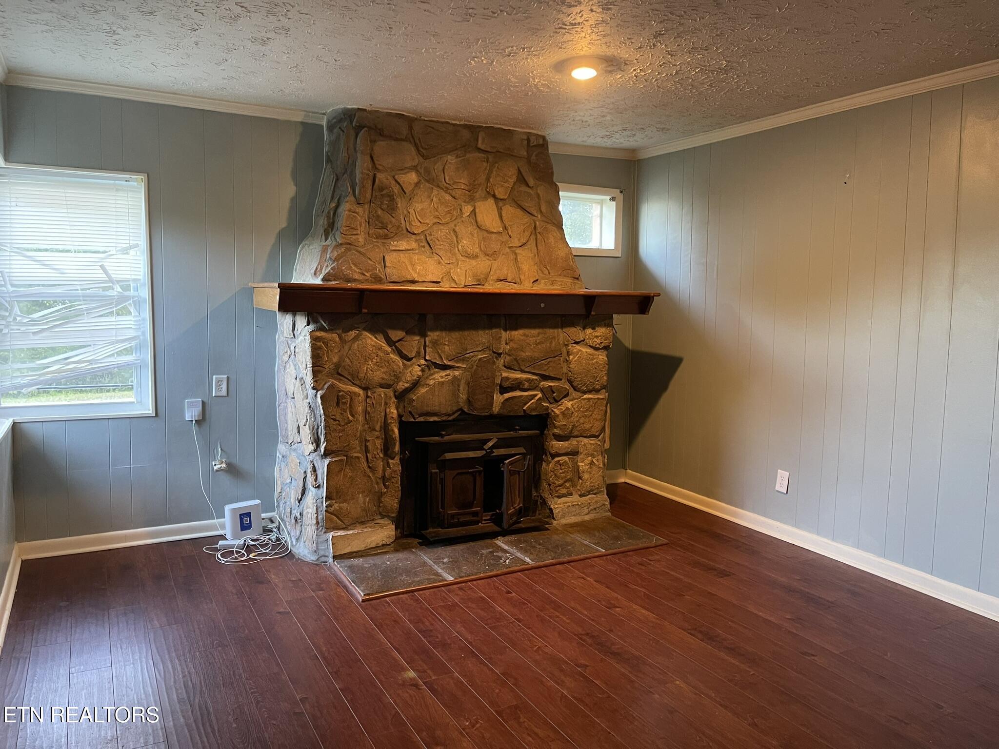 4656 Singleton Station Road Louisville, TN 37777 - Photo 4 of 20 Living Area