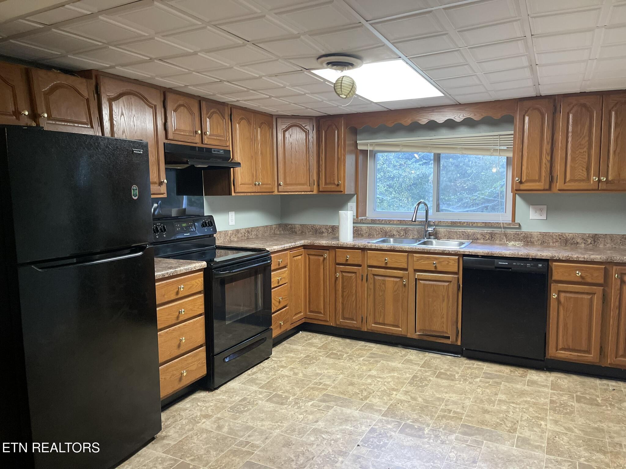 4656 Singleton Station Road Louisville, TN 37777 - Photo 9 of 20 Kitchen