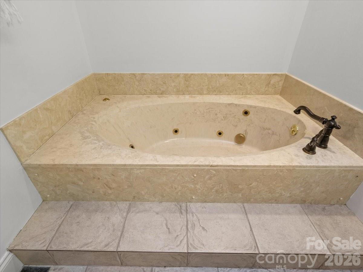 21 Ridge Terrace Asheville, NC 28804 - Photo 27 of 47 a bathroom with a bathtub