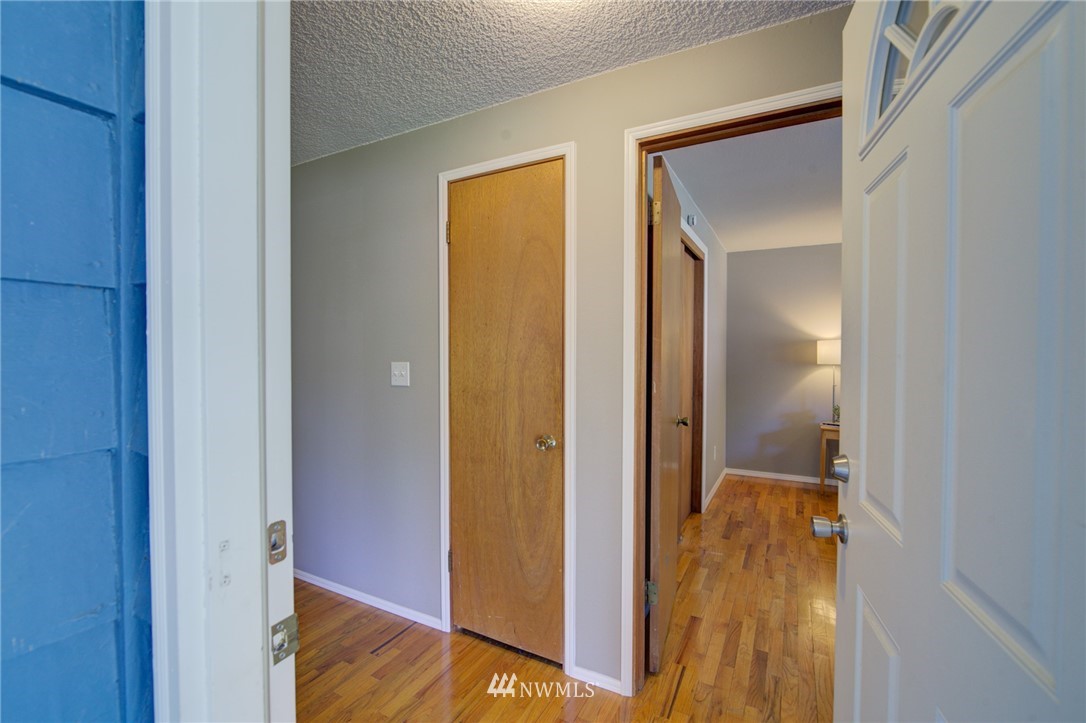 15441 Southeast 144th Place Renton, WA 98059 - Photo 4 of 32 Gallery Image 4
