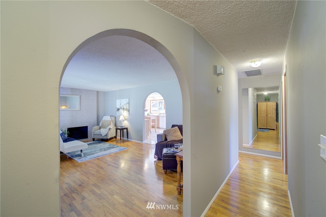15441 Southeast 144th Place Renton, WA 98059 - Photo 5 of 32 Gallery Image 5