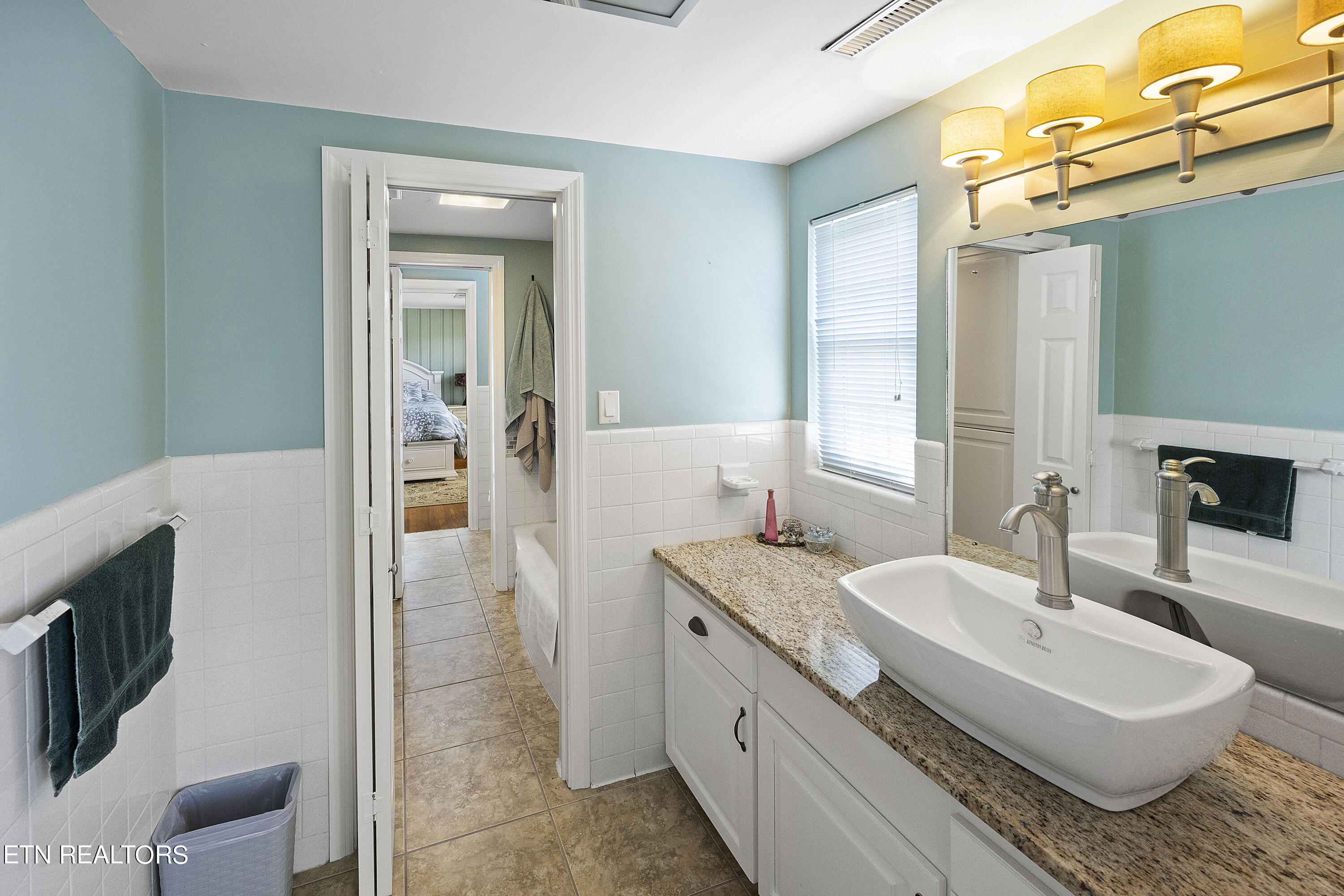 704 Claiborne Road La Follette, TN 37766 - Photo 35 of 46 Bathroom