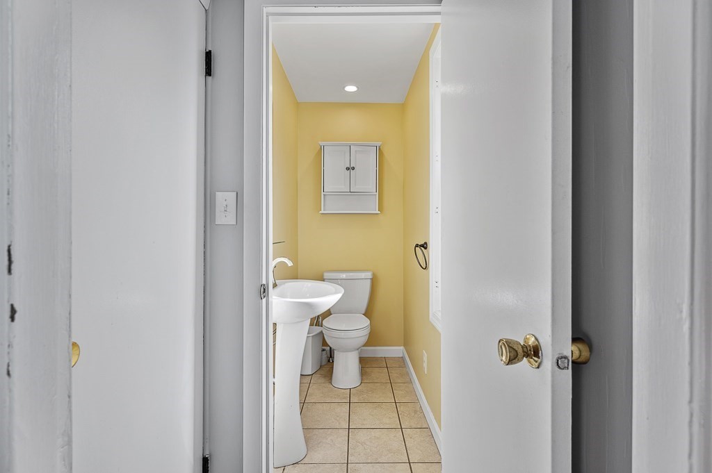 10 Steele Street Worcester, MA 01607 - Photo 8 of 29