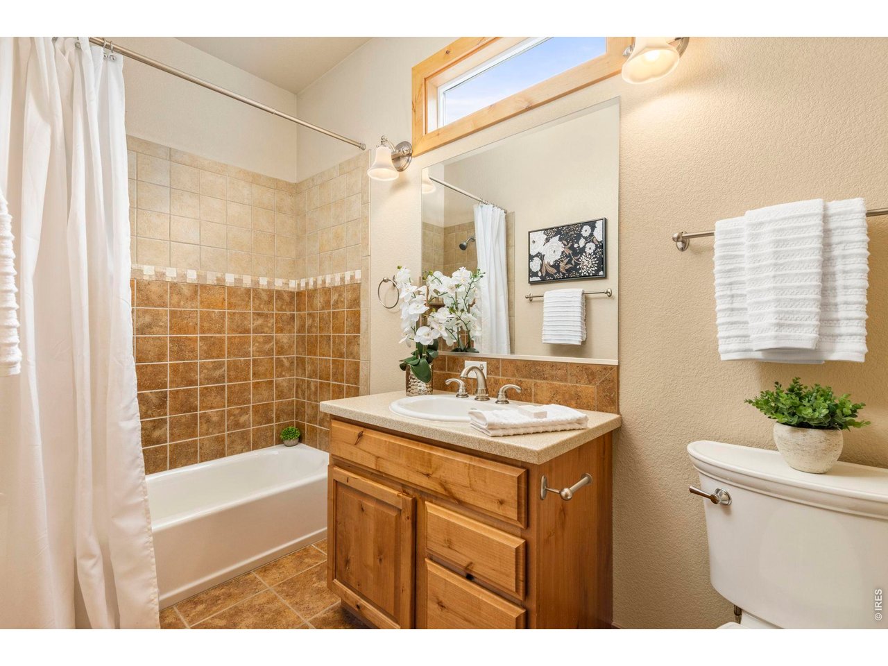 1405 Fox Ridge Parkway Severance, CO 80550 - Photo 25 of 43 Full Guest Bath