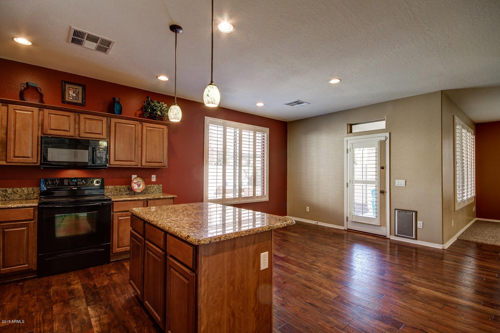 4352 East Foundation Street Gilbert, AZ 85234 - Photo 10 of 41 Kitchen & Dining to Patio