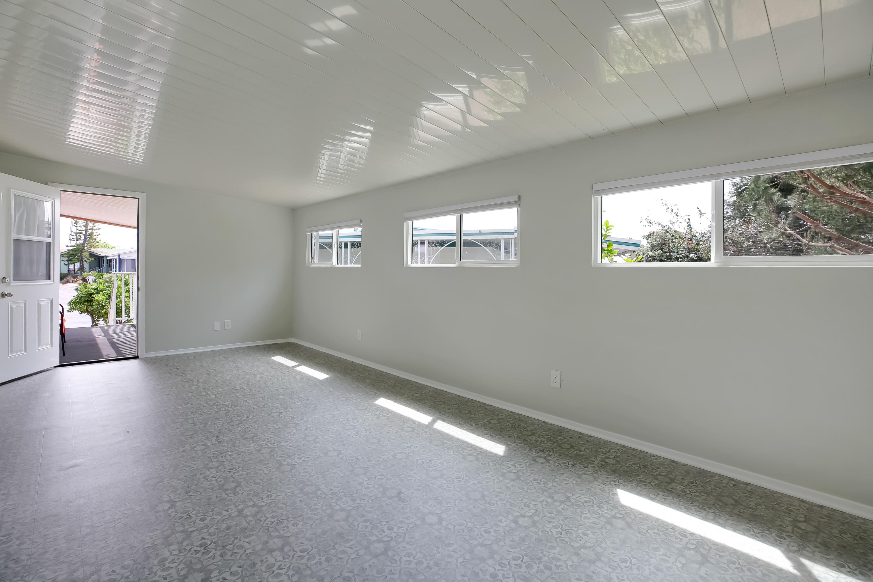 6180 Via Real, Unit 2 Carpinteria, CA 93013 - Photo 12 of 38 Sunroom with private front door