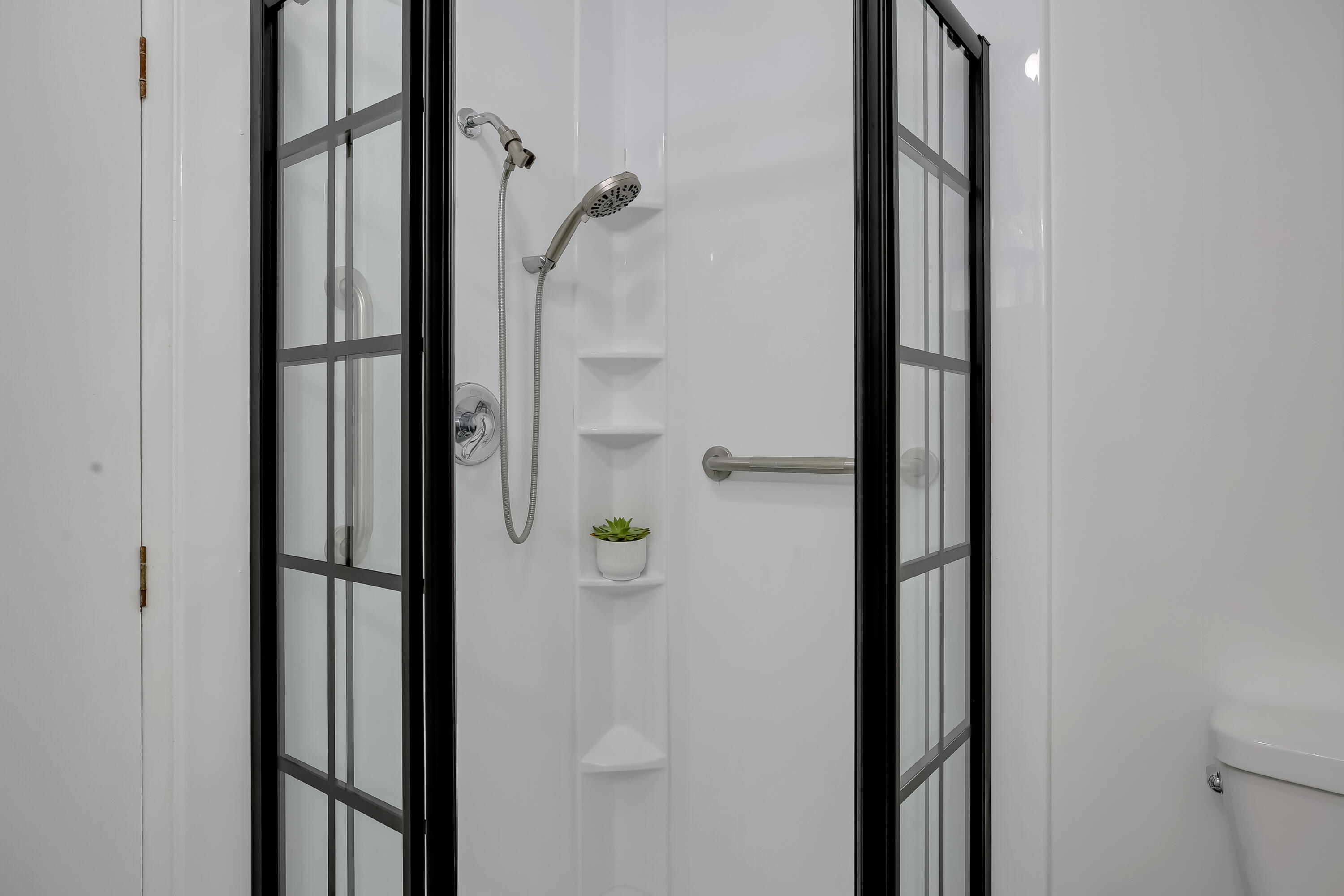 6180 Via Real, Unit 2 Carpinteria, CA 93013 - Photo 20 of 38 Guest bath shower stall