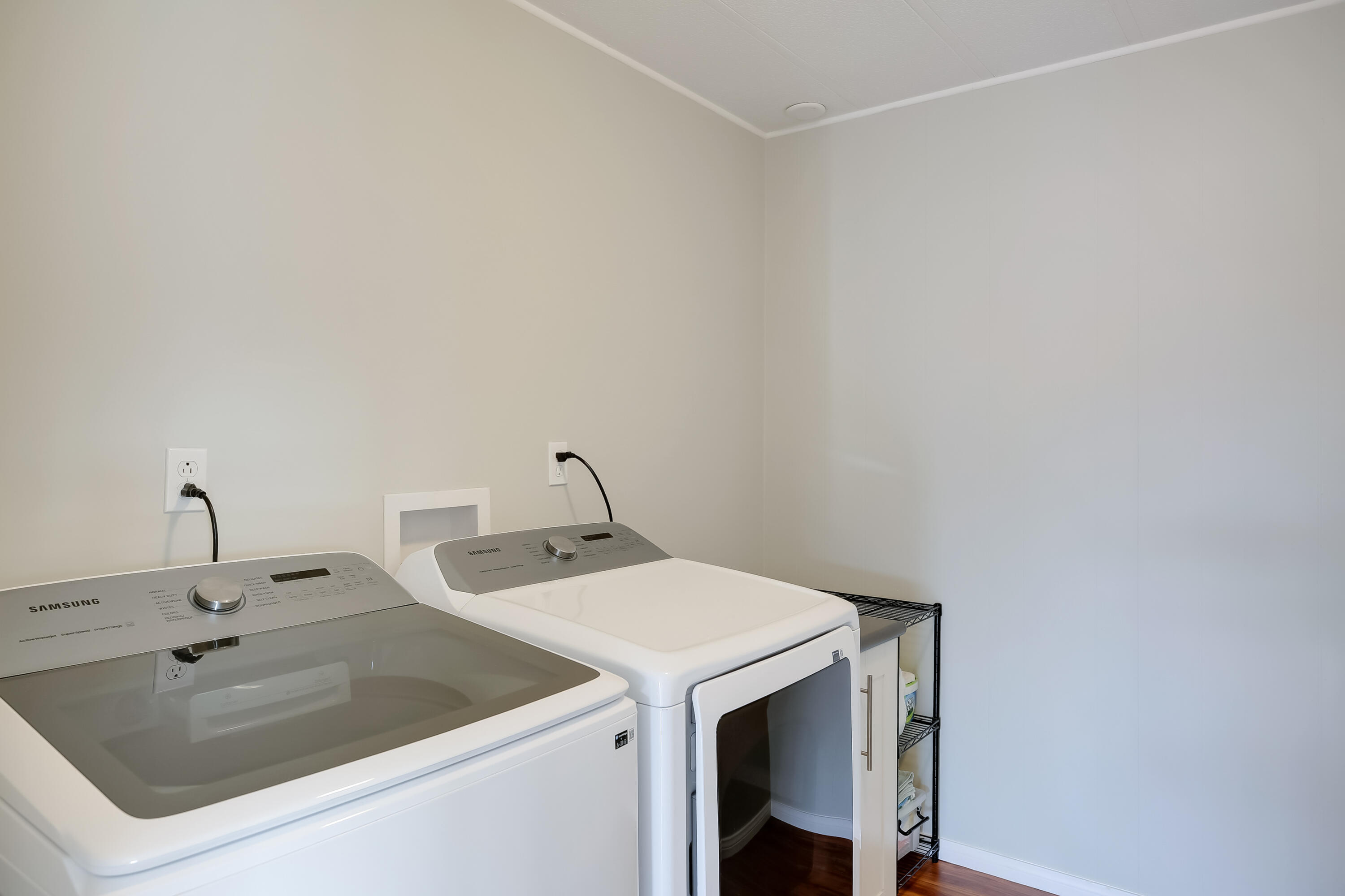 6180 Via Real, Unit 2 Carpinteria, CA 93013 - Photo 21 of 38 Laundry room